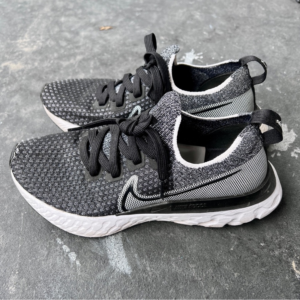 Nike Infinity React - Size 6.5 - Black and White